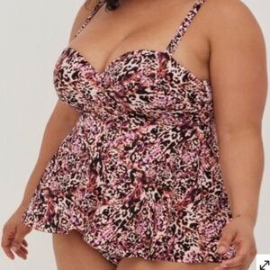 NWT Torrid Underwire Twist Front One Piece Swimsuit size 1X cup D/DD